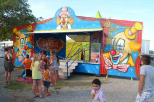 Le cirque au camping Pin Parasol