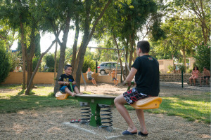 Aire de jeux Camping le Pin Parasol